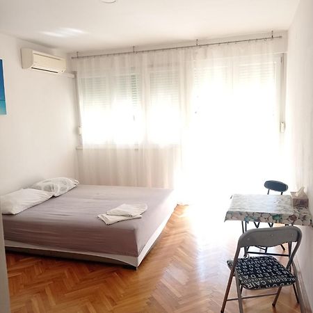 Pretty Big Double Bed Room With Balcony Split Zewnętrze zdjęcie