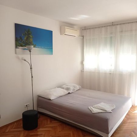 Pretty Big Double Bed Room With Balcony Split Zewnętrze zdjęcie