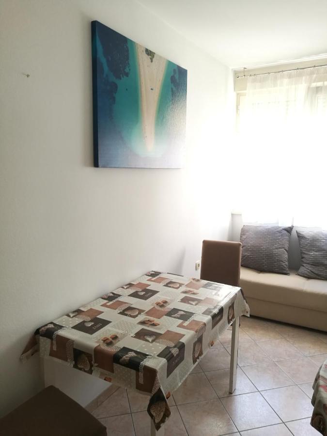 Pretty Big Double Bed Room With Balcony Split Zewnętrze zdjęcie