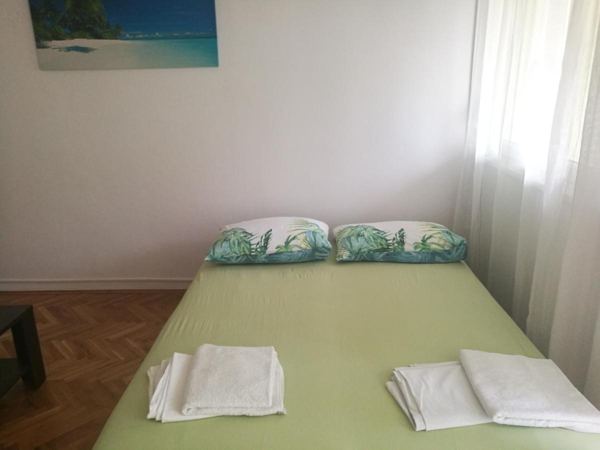 Pretty Big Double Bed Room With Balcony Split Zewnętrze zdjęcie