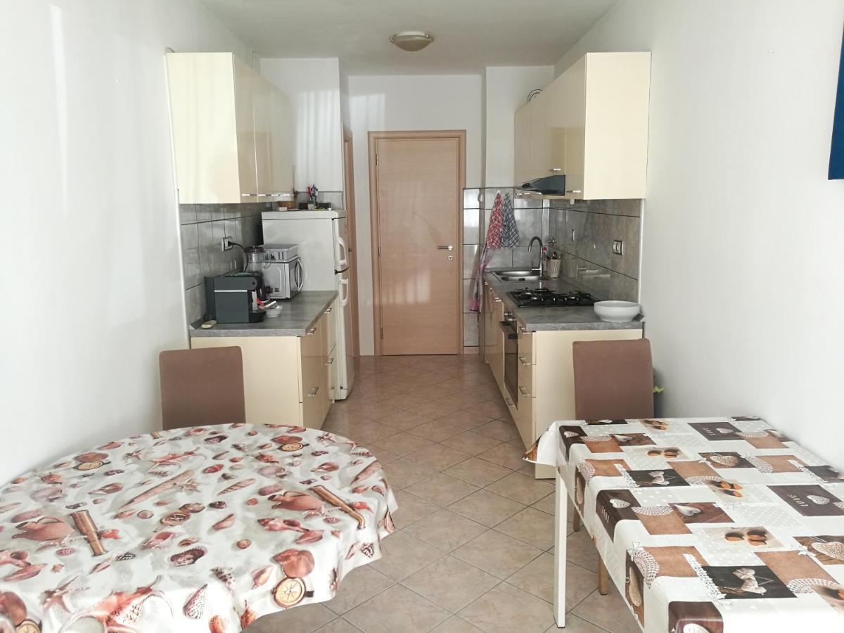 Pretty Big Double Bed Room With Balcony Split Zewnętrze zdjęcie