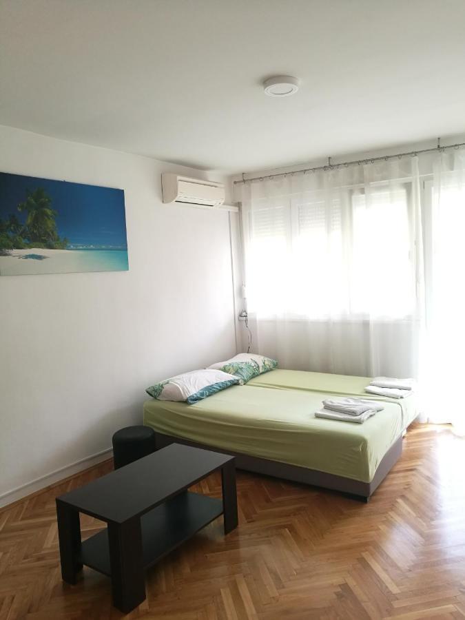 Pretty Big Double Bed Room With Balcony Split Zewnętrze zdjęcie