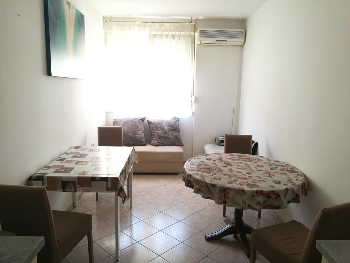 Pretty Big Double Bed Room With Balcony Split Zewnętrze zdjęcie